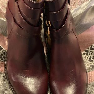 Burgundy brown Avenue boots